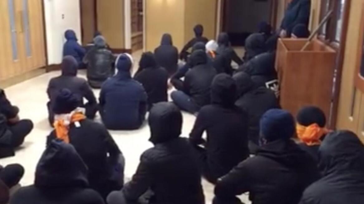 Βίντεο: Εισβολή πάνω από 30 ανδρών με στιλέτα σε ναό των Σιχ στην Βρετανία