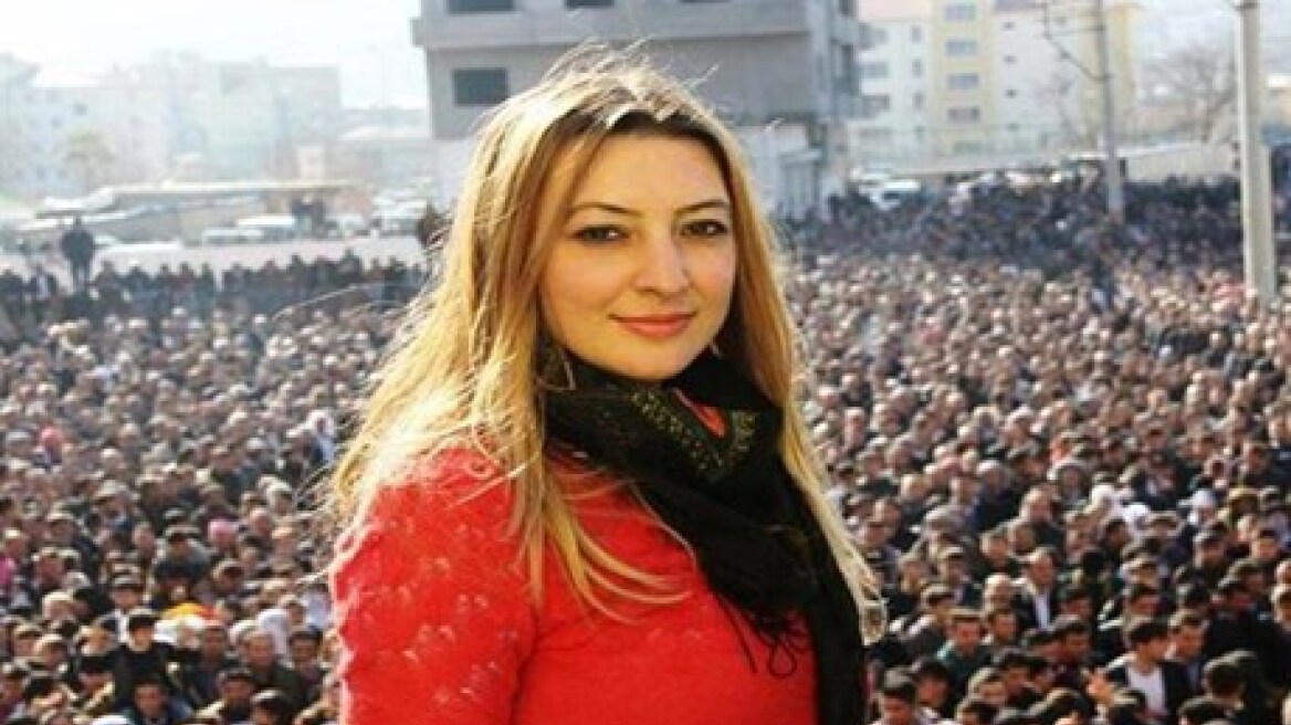 Τουρκία: Προφυλακίστηκε η κοκκινομάλλα δήμαρχος-σύμβολο της Τζιζρέ