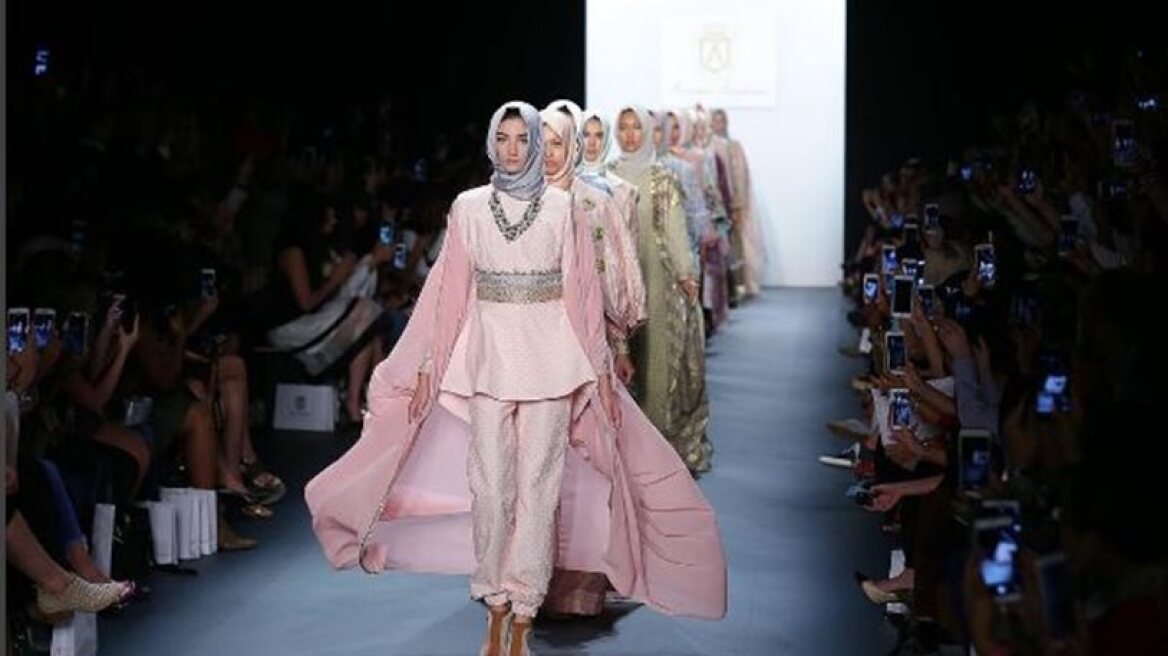 Muslim hijab takes centre stage at NYC Fashion Week (photos)