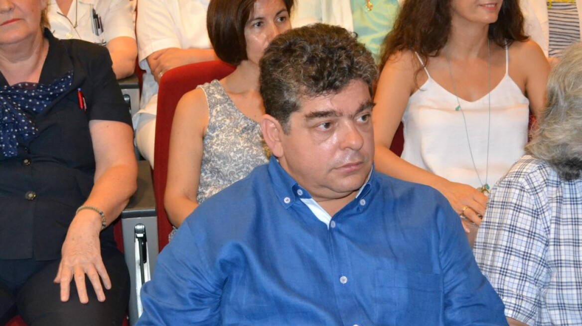 Υπέρ Πολάκη ο διοικητής του Νοσοκομείου Τρικάλων: «Άντε απαυτωθείτε αλήτες»
