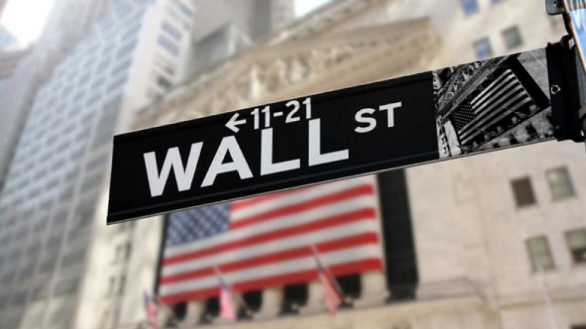 Οριακή πτώση για τους δείκτες της Wall Street