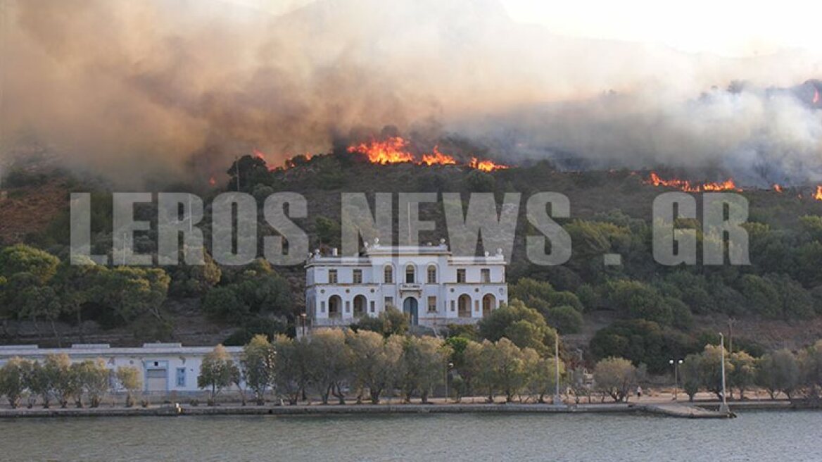Κατασβέστηκε η πυρκαγιά στη Λέρο - Αναταραχή στο hot spot 