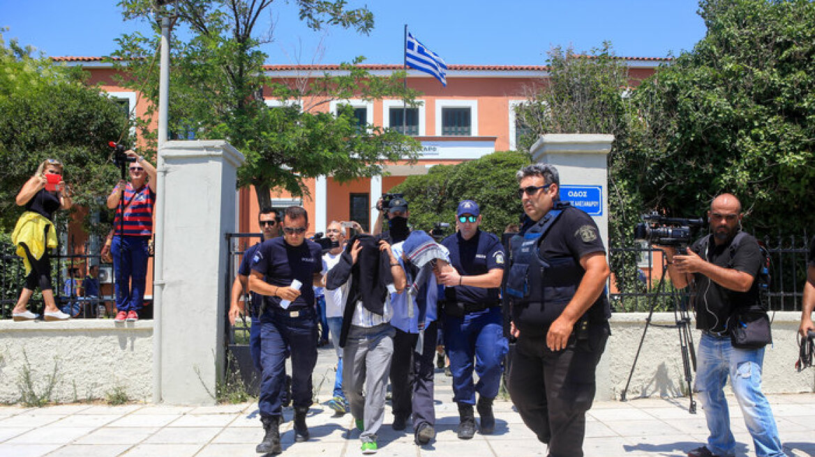 Δεν έδωσαν πολιτικό άσυλο στους 3 από τους 8 Τούρκους αξιωματικούς