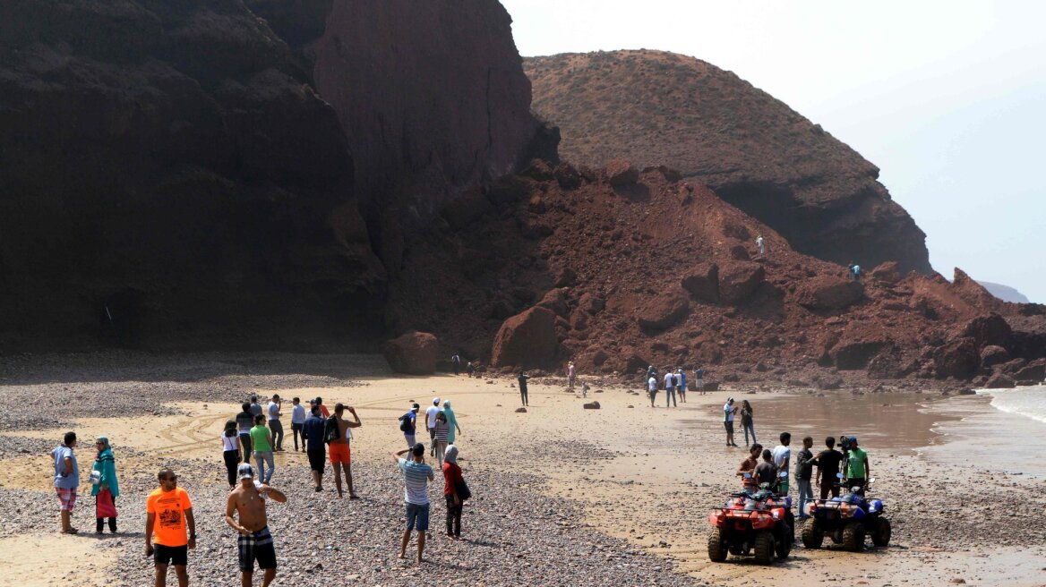Φωτογραφία: Κατέρρευσε βουνό σε παραλία στο Μαρόκο