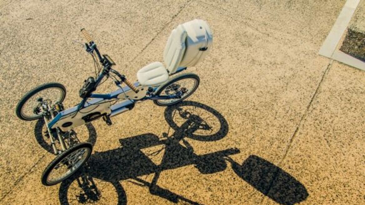 Play: Το πρώτο τρίτροχο ηλεκτρικό ποδήλατο κυκλοφορεί στους δρόμους της Θεσσαλονίκης 