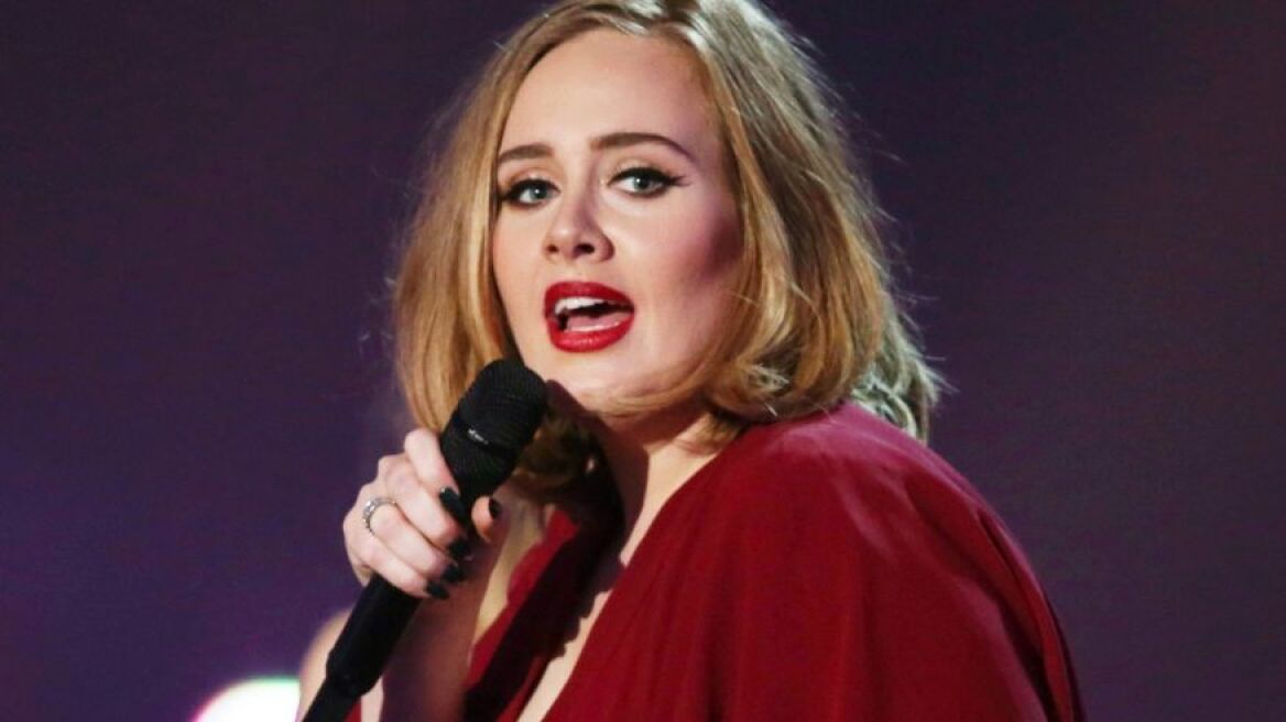 Adele: Δεν μου καίγεται καρφί που χώρισαν οι Μπραντζελίνα