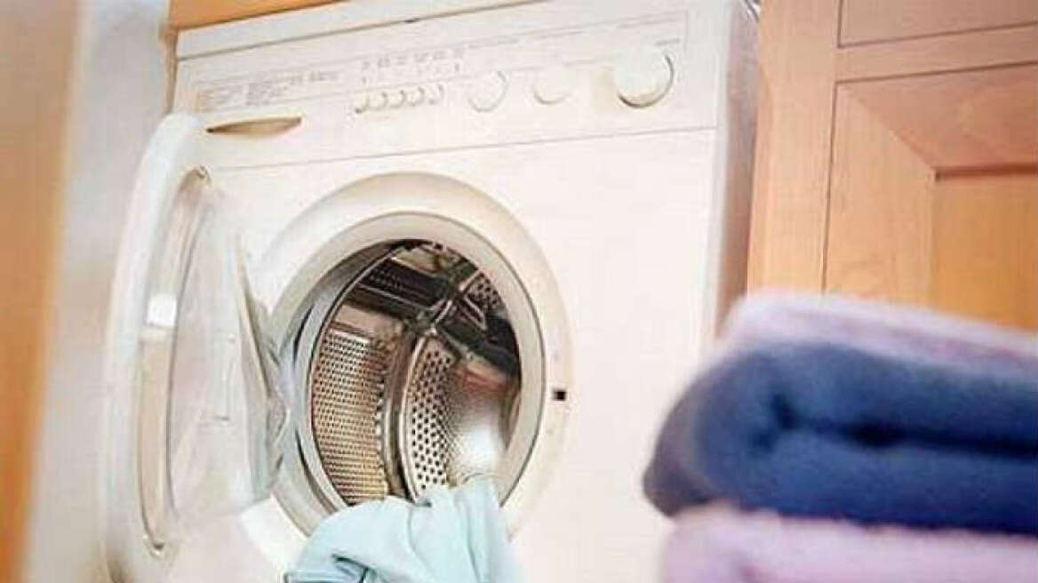 Τα πλύσιμο των συνθετικών ρούχων στο πλυντήριο ρυπαίνει το περιβάλλον
