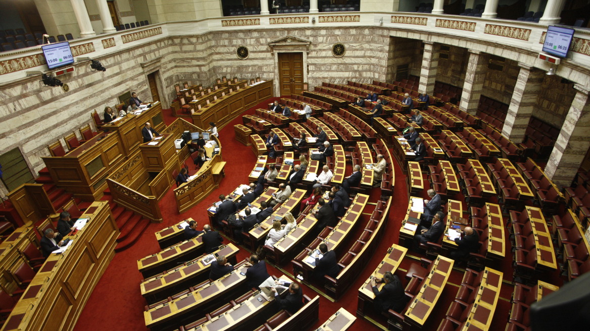 Live Βουλή:  Πυρά στην κυβέρνηση για διαπλοκή, ιδιωτικοποιήσεις και Καλογρίτσα
