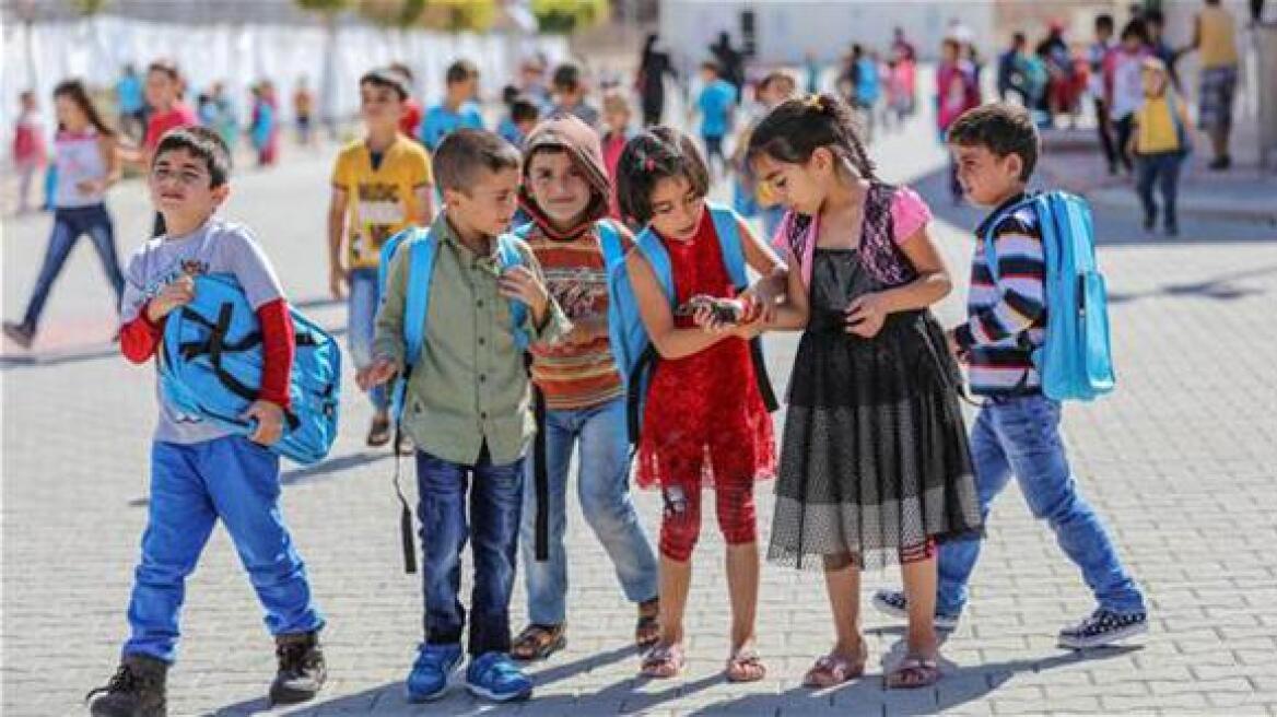 Πάνω από 450.000 προσφυγόπουλα θα πάνε φέτος σε τουρκικά σχολεία