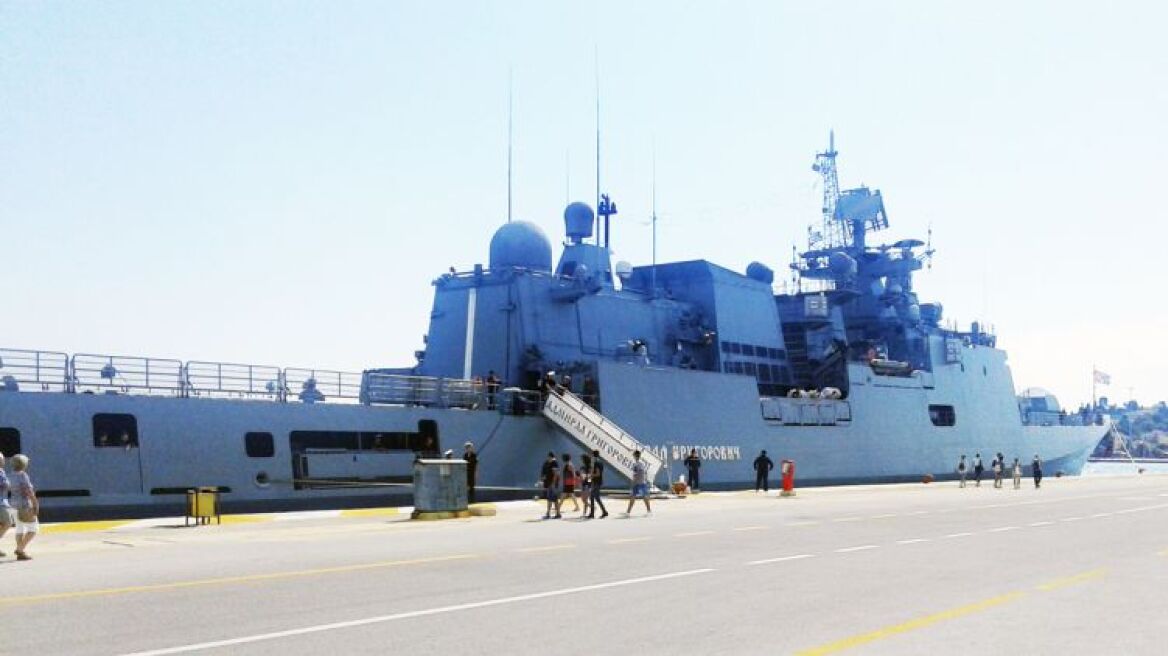 Εντυπωσιακή η ρωσική υπερφρεγάτα που έδεσε στο λιμάνι της Κέρκυρας 