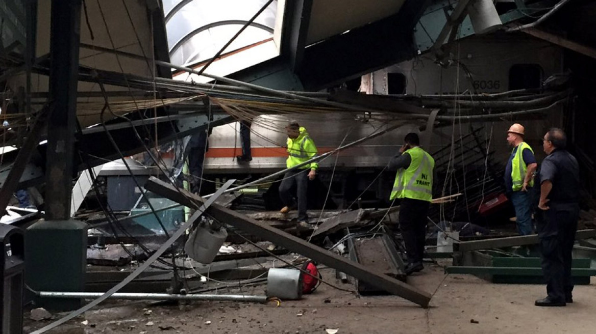 ΗΠΑ: Τρένο «εισέβαλε» σε αποβάθρα - Ένας νεκρός και 100 τραυματίες