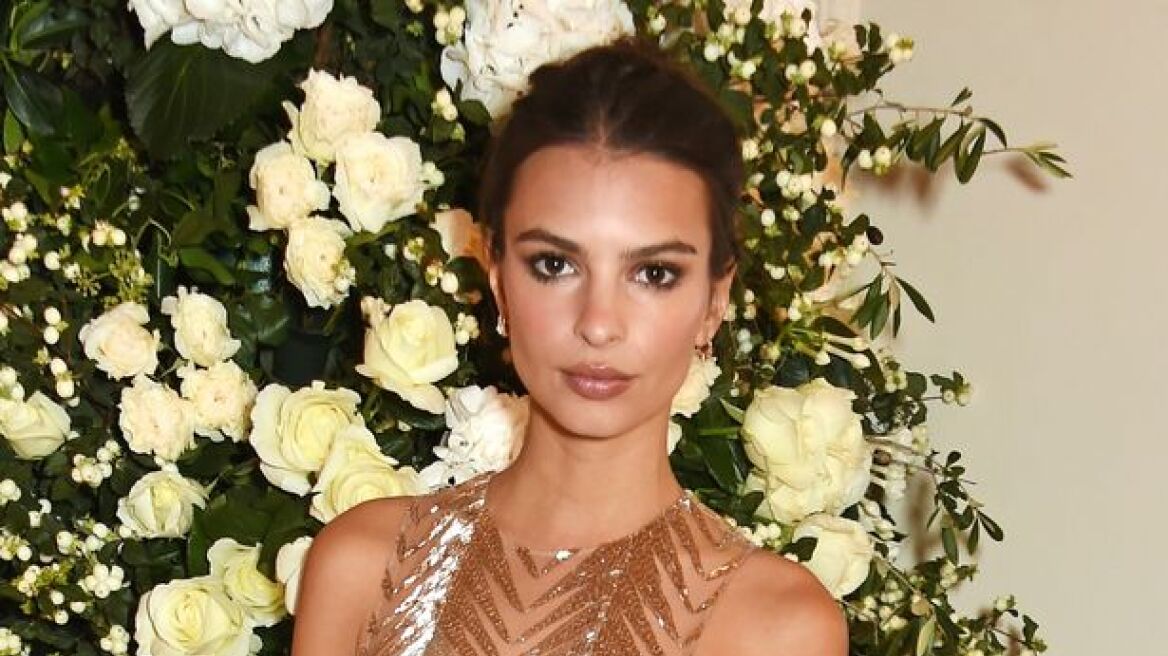 Η απαστράπτουσα τουαλέτα της Emily Ratajkowski