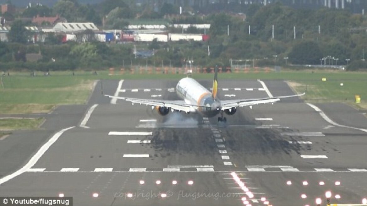 Βίντεο: Δραματική προσγείωση Airbus στο Μπέρμιγχαμ λόγω ισχυρών ανέμων