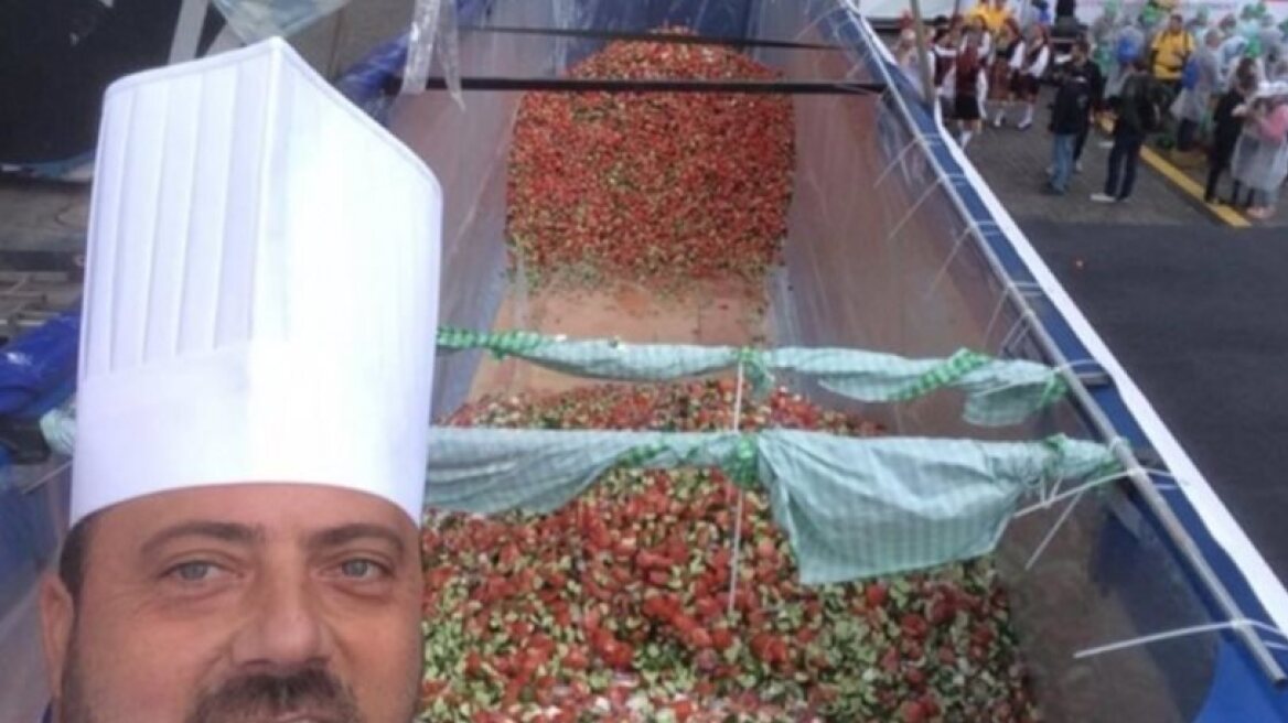 Greek chef in guinness world record book for largest salad! (video+photos)