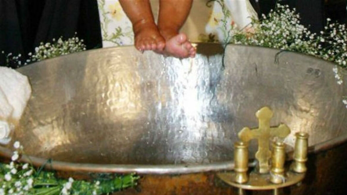 Χαμός σε βάπτιση στο Άργος: Πατέρας διάβασε λίστα με τους εραστές της γυναίκας του