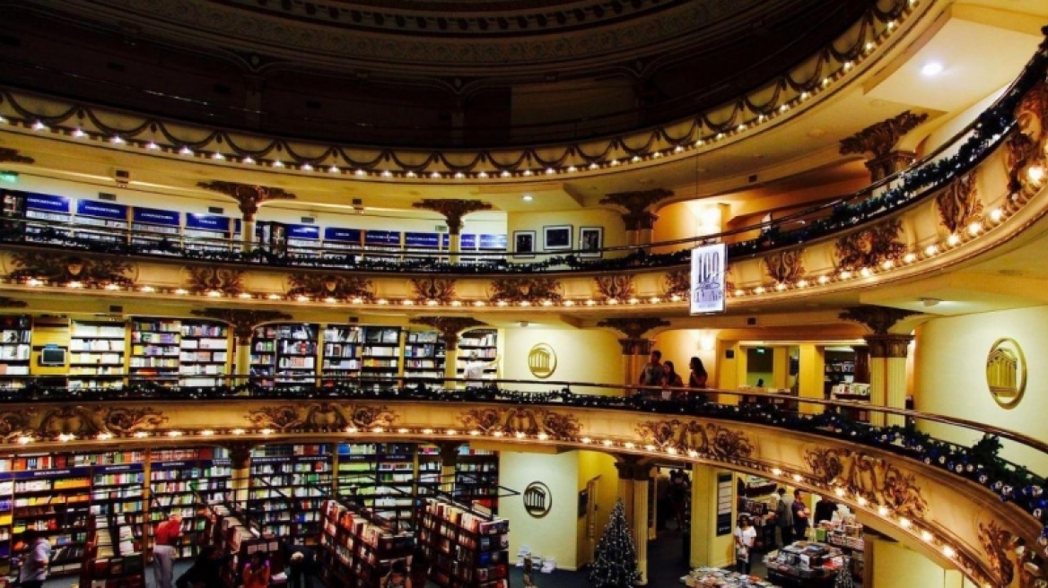 Δείτε το ωραιότερο βιβλιοπωλείο στον κόσμο που κάποτε ήταν θέατρο (PHOTOS)