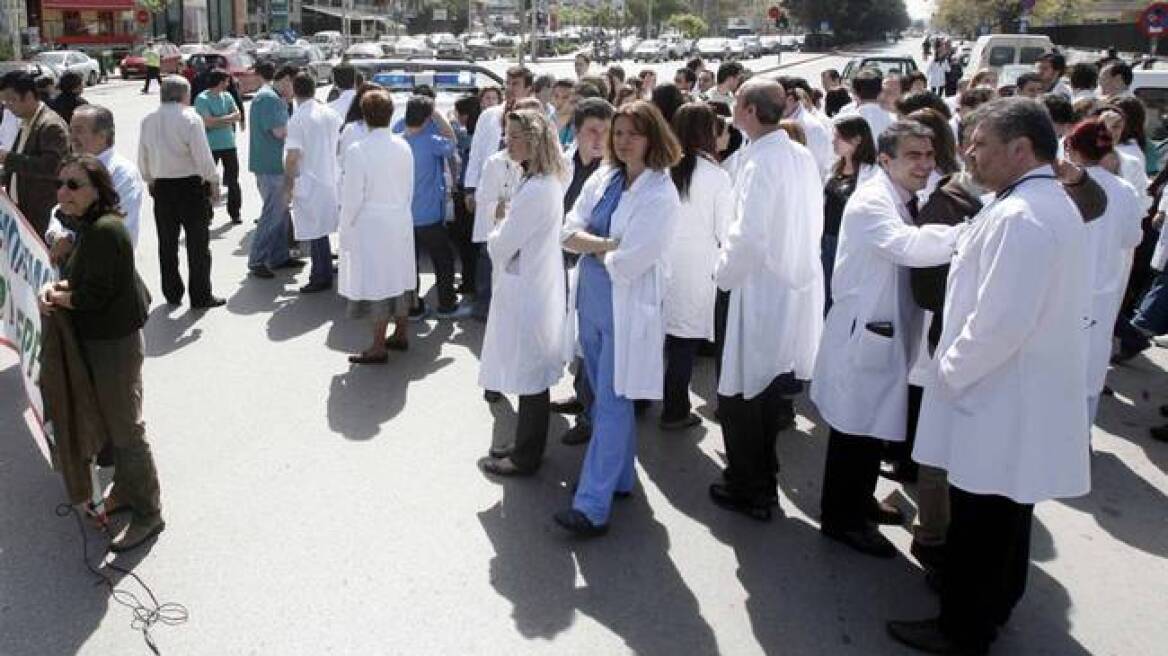 «Καραβάνι υγείας» γιατρών, νοσηλευτών με τελικό προορισμό το υπ. Υγείας