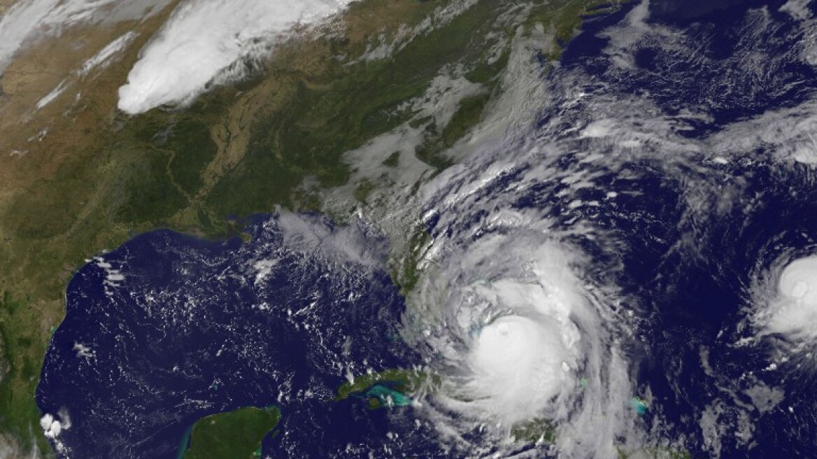 Τρόμος στις ΗΠΑ: Ο τυφώνας Μάθιου ενισχύθηκε σε κατηγορία 4 - Στους 165 οι νεκροί