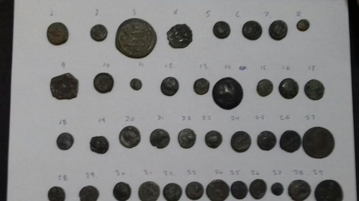 Κάλυμνος: Οδηγούσε μηχανή με τις τσέπες γεμάτες αρχαία νομίσματα