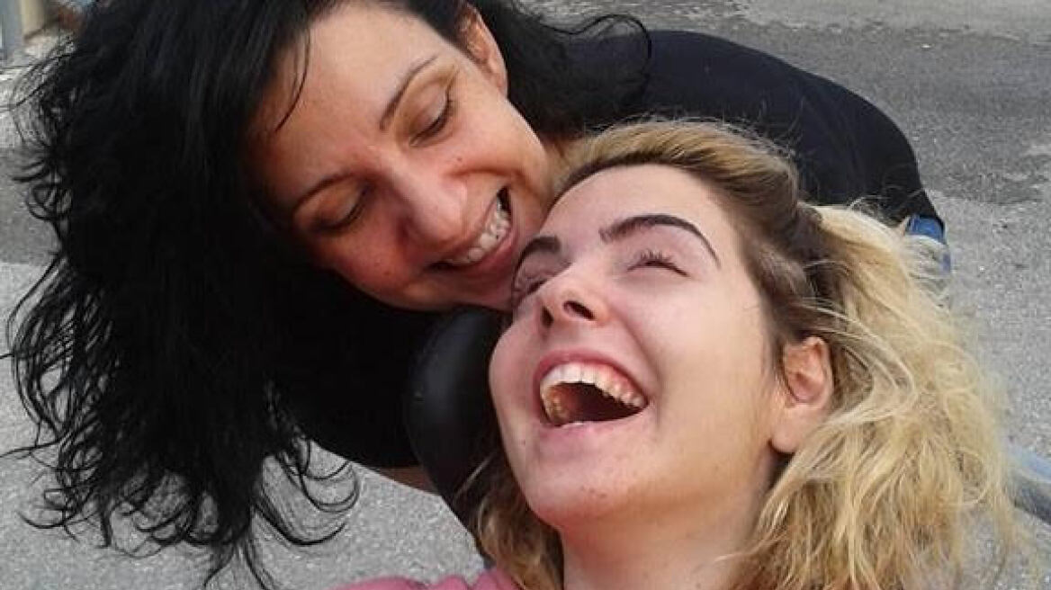 Ντροπή: Έκοψαν την αναπηρική σύνταξη της Ασπασίας που την πυροβόλησε ο πατέρας της 