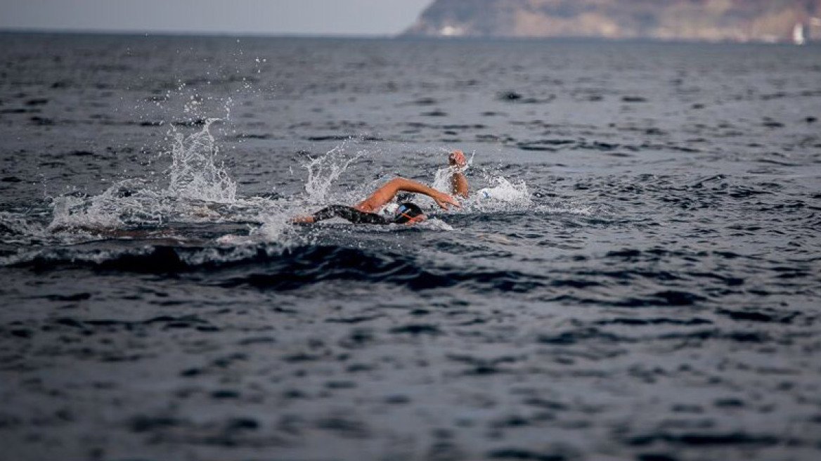 Δείτε τον αγώνα κολύμβησης ανοιχτής θαλάσσης για το Santorini Experience 2016