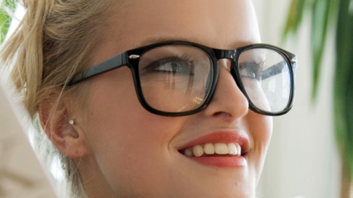 Όσοι φορούν γυαλιά έχουν υψηλότερο IQ από όσους έχουν τέλεια όραση   