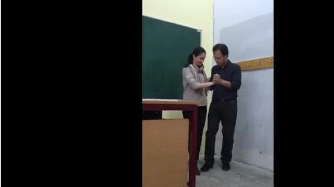 Βίντεο: Καθηγητής στο ΑΠΘ χορεύει τάνγκο την ώρα του μαθήματος