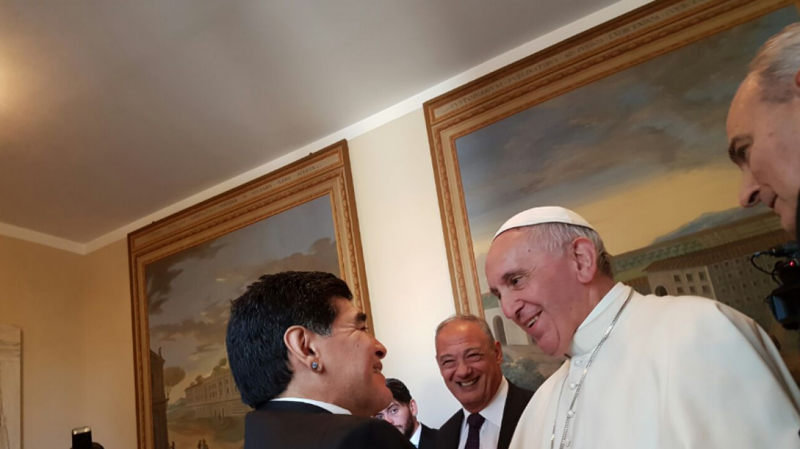 Φωτογραφία: Όταν ο Πάπας συνάντησε τον «Θεό»!