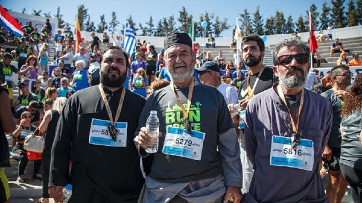 Ιερείς έτρεξαν με ράσα στον ημιμαραθώνιο Κρήτης