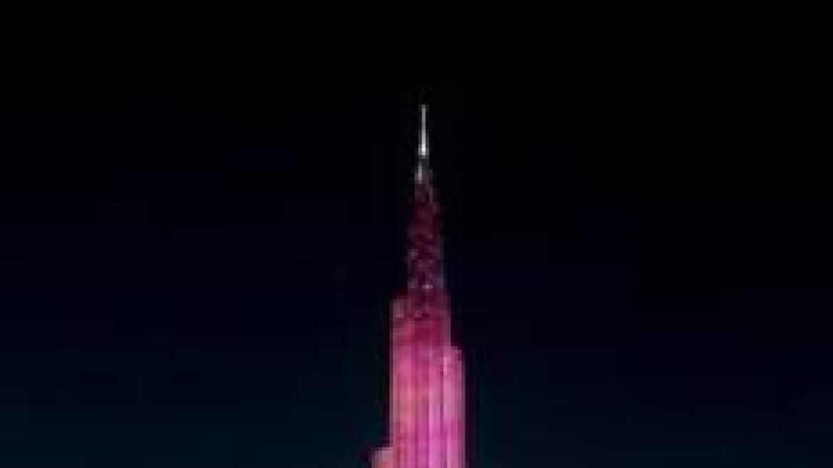 Ντουμπάι: Στα ροζ το ψηλότερο κτίριο στον κόσμο