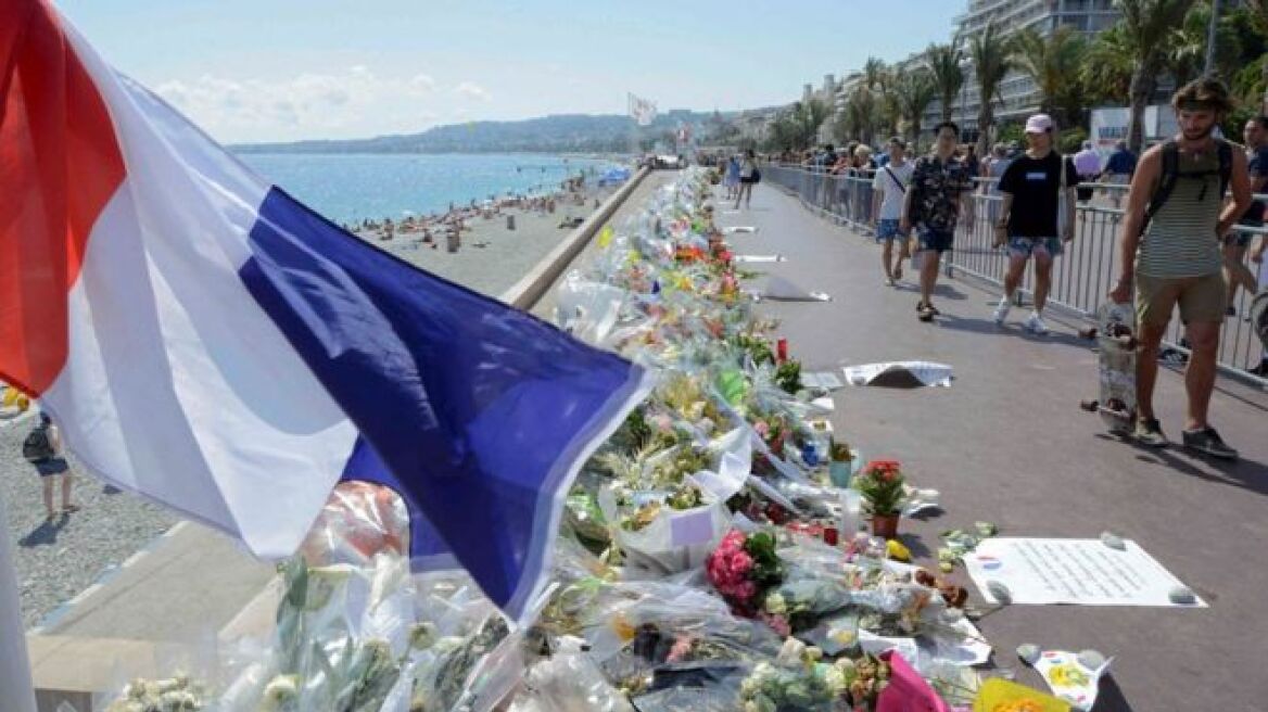 Στη Νίκαια ο Ολάντ: Θα τιμήσει τα θύματα της επίθεσης της 14ης Ιουλίου