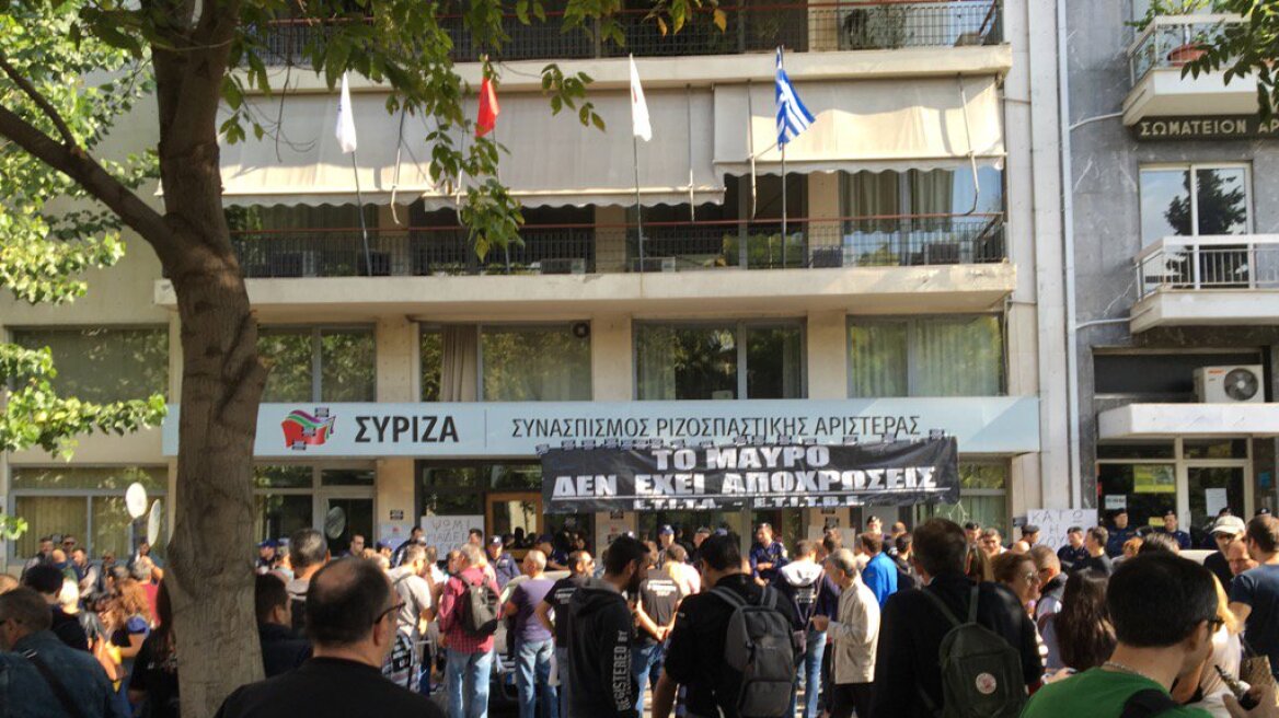 Μαύρο πανό στα γραφεία του ΣΥΡΙΖΑ από τους τεχνικούς της τηλεόρασης