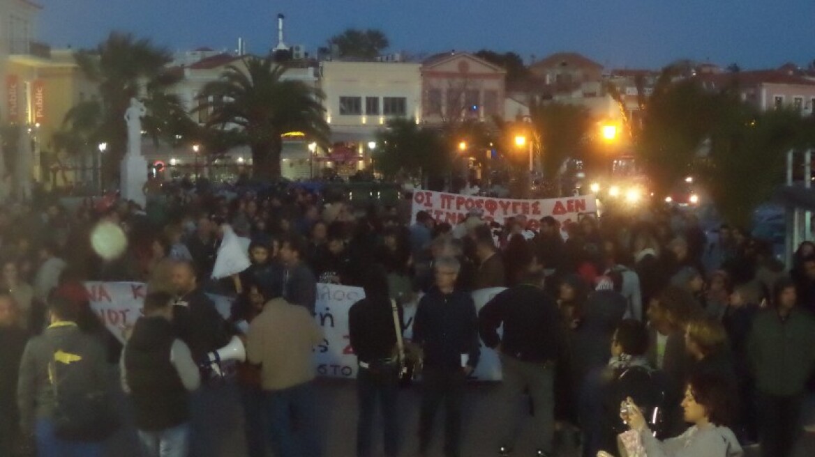 Μυτιλήνη: «Η Λέσβος είναι νησί αντιφασιστικό, νησί αλληλεγγύης στους πρόσφυγες»