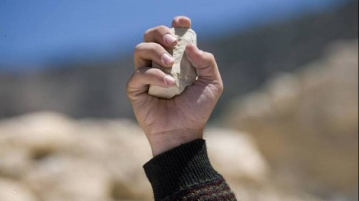 Αγρίνιο: «Βομβάρδισε» με πέτρες το σπίτι ηλικιωμένου 
