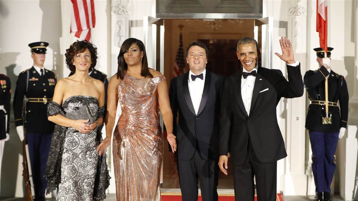 «Obama... out!» - Το ροζ-χρυσό Versace της Μισέλ, οι... ντομάτες και τα ραβιόλια γλυκοπατάτας