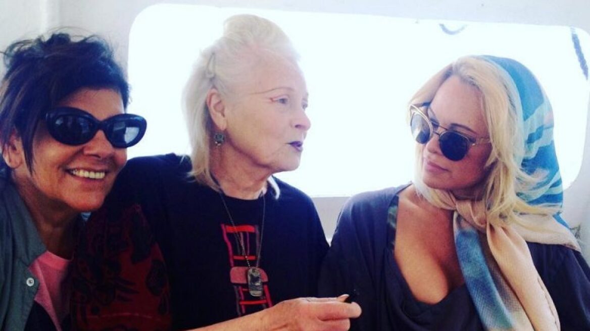Η Pamela Anderson στην Ύδρα: Για ποια σπουδαία σχεδιάστρια φωτογραφίζεται για τη νέα της κολεξιόν;