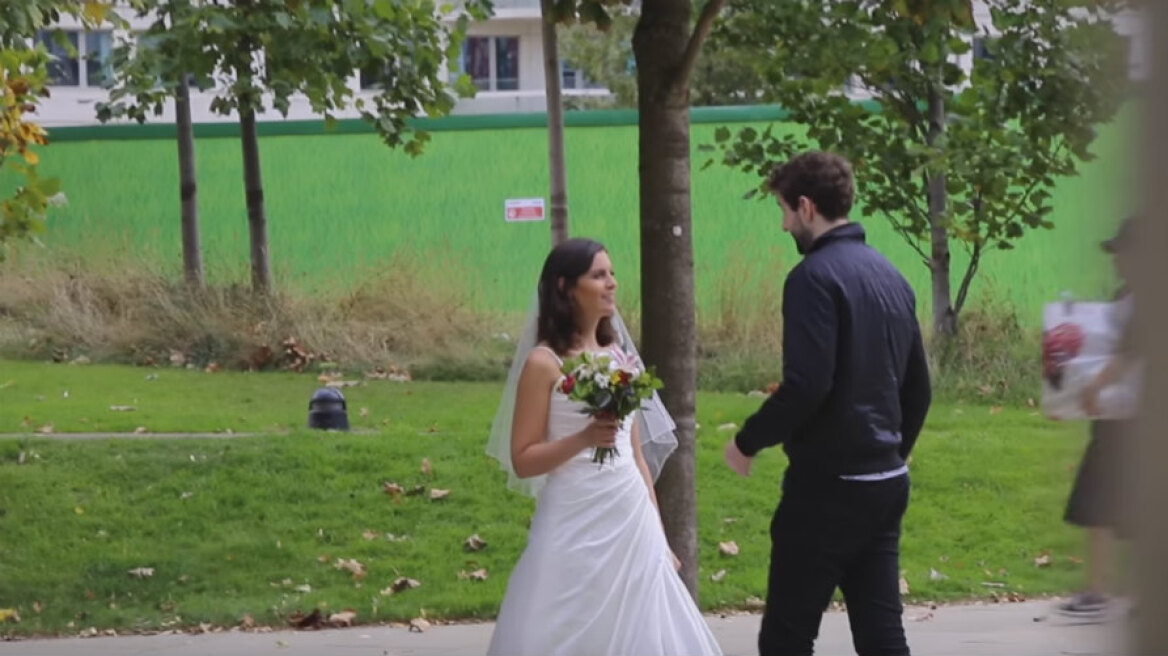 Ξεκαρδιστικό βίντεο: Πηγαίνει στο πρώτο ραντεβού ντυμένη νύφη και... σκορπάει τον πανικό 