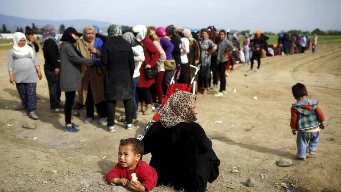Ευρωπαϊκό Λαϊκό Κόμμα: Ανίκανη η Ελλάδα να επεξεργαστεί γρήγορα τις αιτήσεις ασύλου