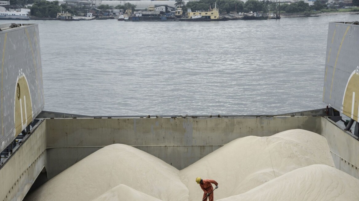 Αίγυπτος: Οι αρχές κατάσχεσαν 9.000 τόνους ζάχαρης για να πολεμήσει τους κερδοσκόπους
