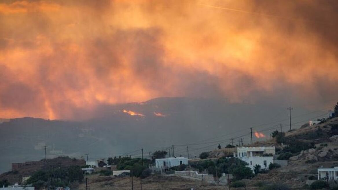 Σύρος: Υπό μερικό έλεγχο τέθηκε η πυρκαγιά 
