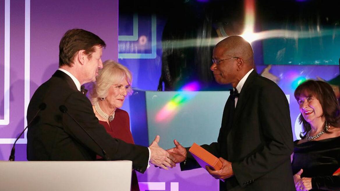 Ο Πολ Μπίτι έγινε ο πρώτος Αμερικανός νικητής του λογοτεχνικού βραβείου «Man Booker»