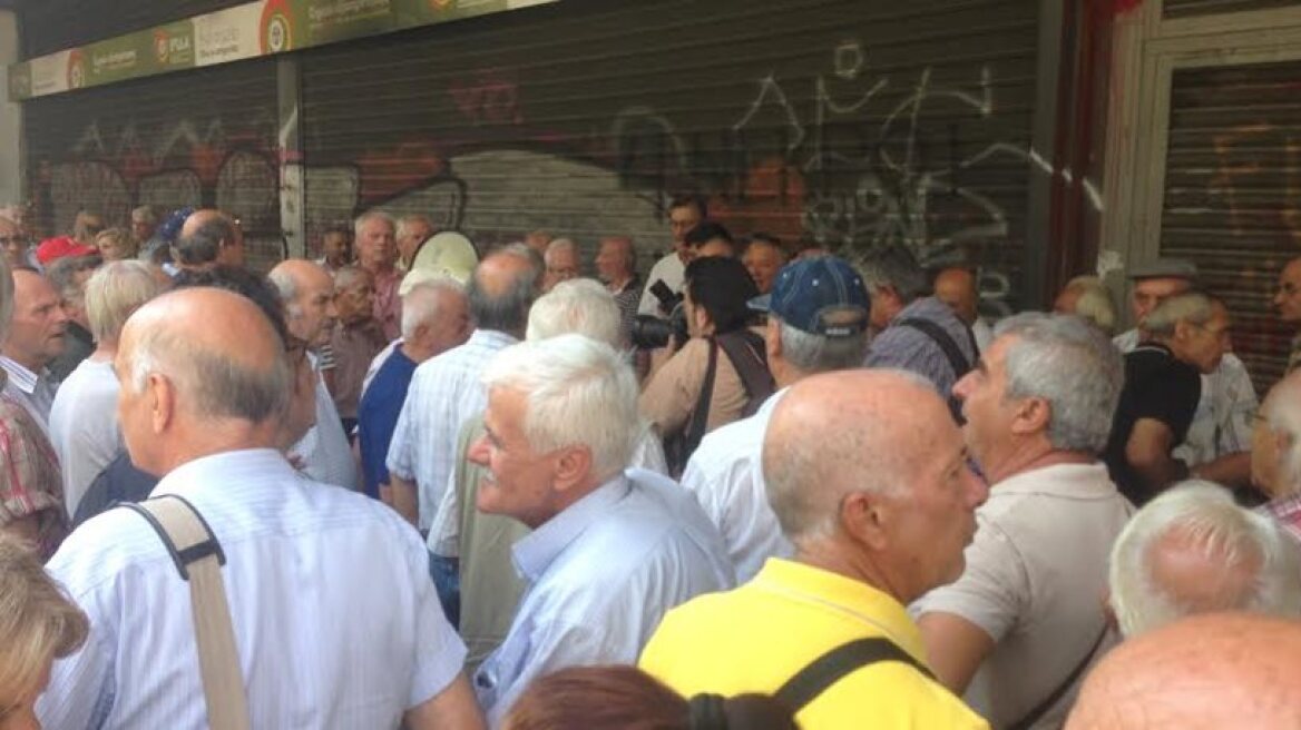 Συγκέντρωση συνταξιούχων στο δημαρχείο της Αθήνας στις 3 Νοεμβρίου