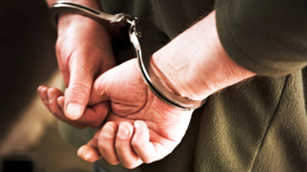Ηλεία: Σύλληψη 52χρονου με δυο εντάλματα και τρεις καταδίκες στην πλάτη του
