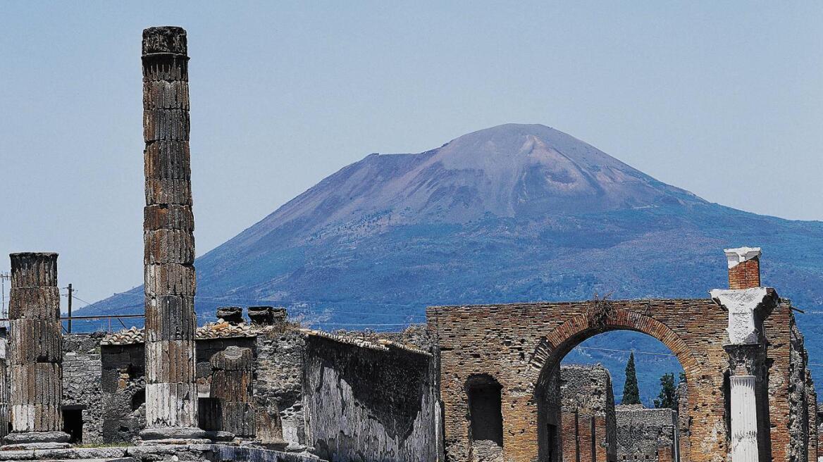 «Ξύπνησε» το ηφαίστειο της Ρώμης - Φόβοι για πρόωρες εκρήξεις