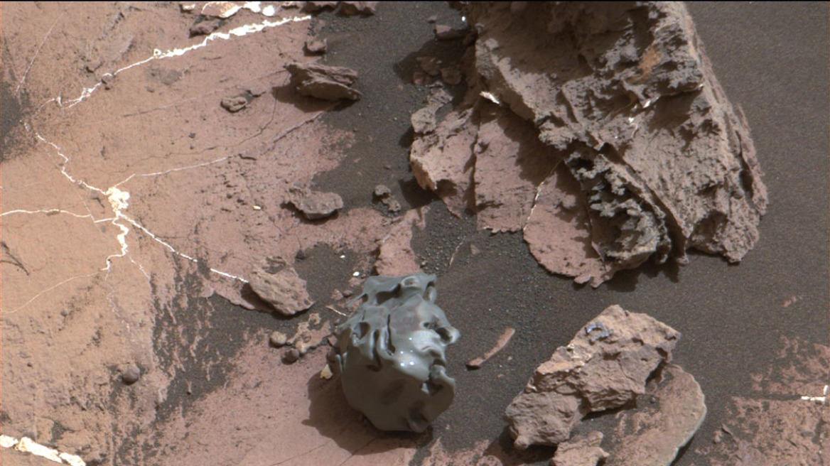 Έναν περίεργο σιδερένιο μετεωρίτη ανακάλυψε στον Άρη το Curiosity 