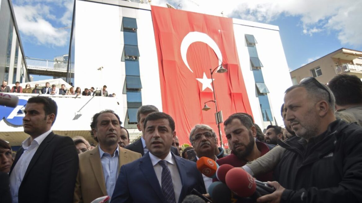 Φιλοκουρδικό κόμμα Τουρκίας (HDP): Οι συλλήψεις οδηγούν στο τέλος τη δημοκρατία της Τουρκίας