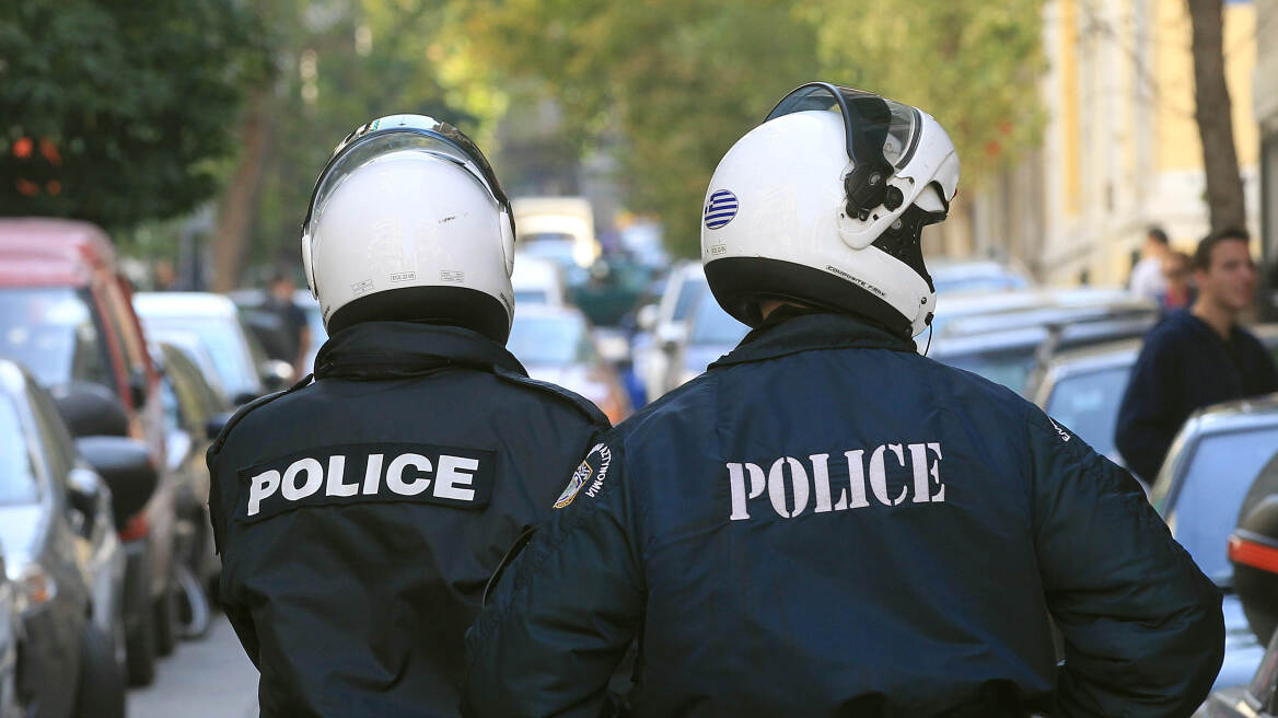 Συνέλαβαν καταζητούμενο και φυγόποινους στα Επτάνησα