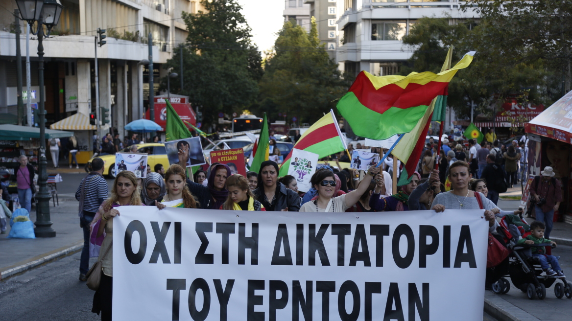 «Όχι στη δικτατορία του Ερντογάν», φώναξαν εκατοντάδες διαδηλωτές στην Αθήνα