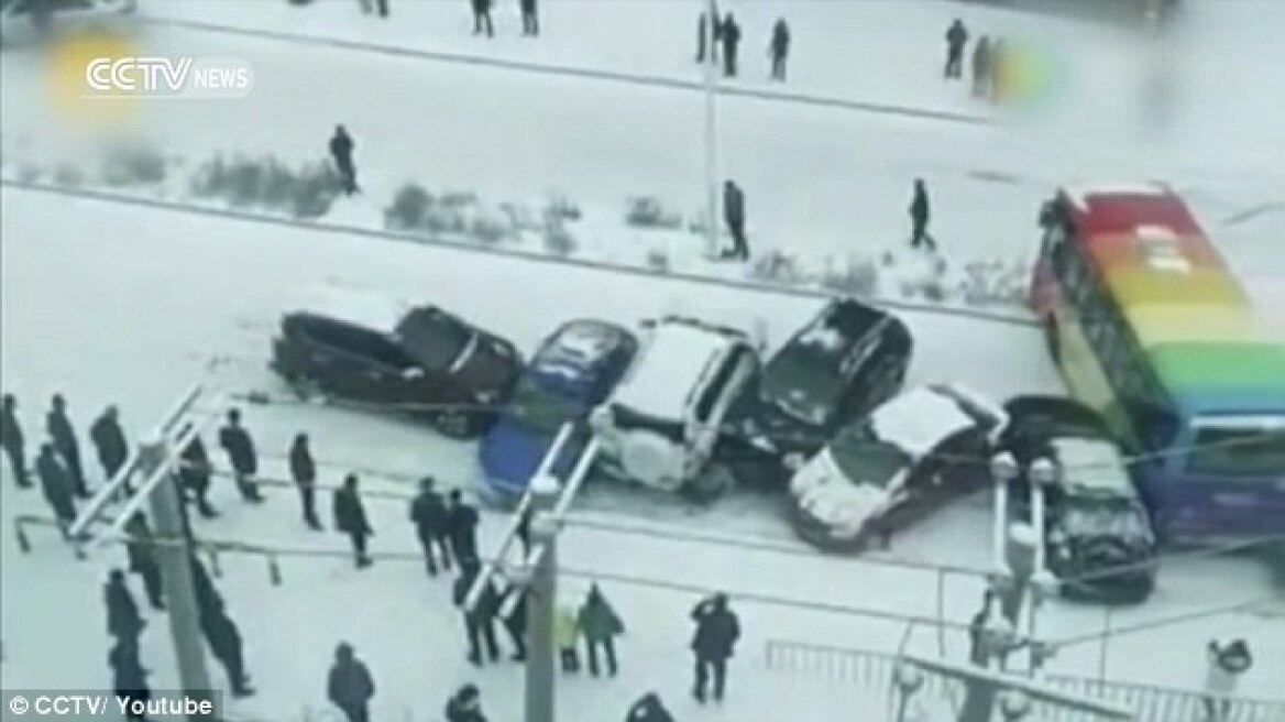 Βίντεο: Cars on ice... απίστευτη καραμπόλα στην παγωμένη Κίνα