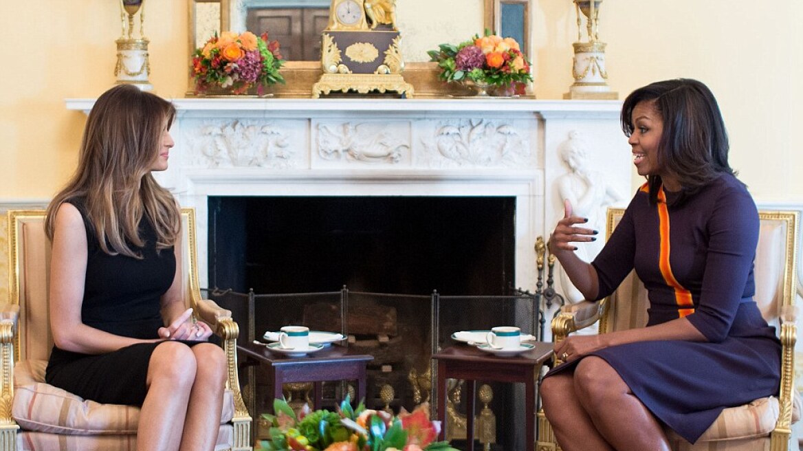 Φωτογραφίες: Με τσάι το πρώτο τετ-α-τετ της Μελάνια Τραμπ με την Μισέλ Ομπάμα